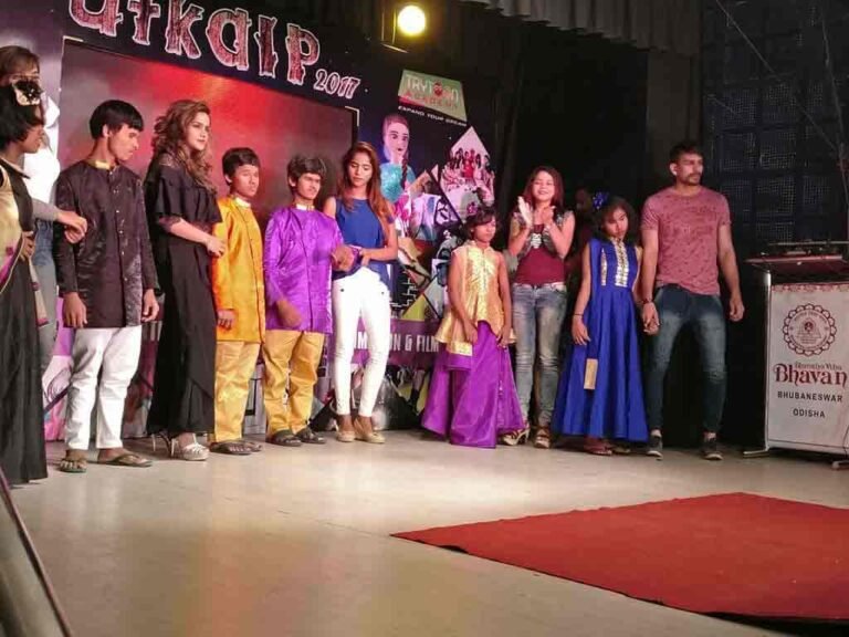 Students creating 3D fashion models during competition