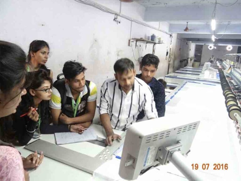 Students interacting with fashion industry experts during field visit